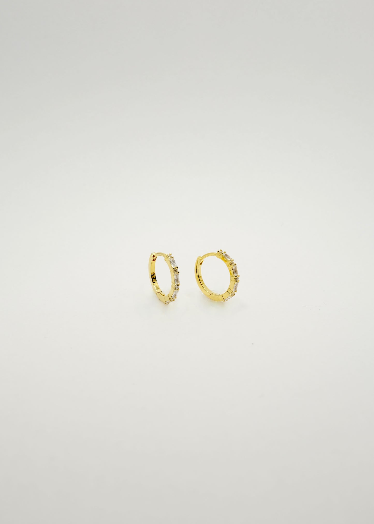 Créoles à charnière avec pierre en zirconium en argent et plaqué or