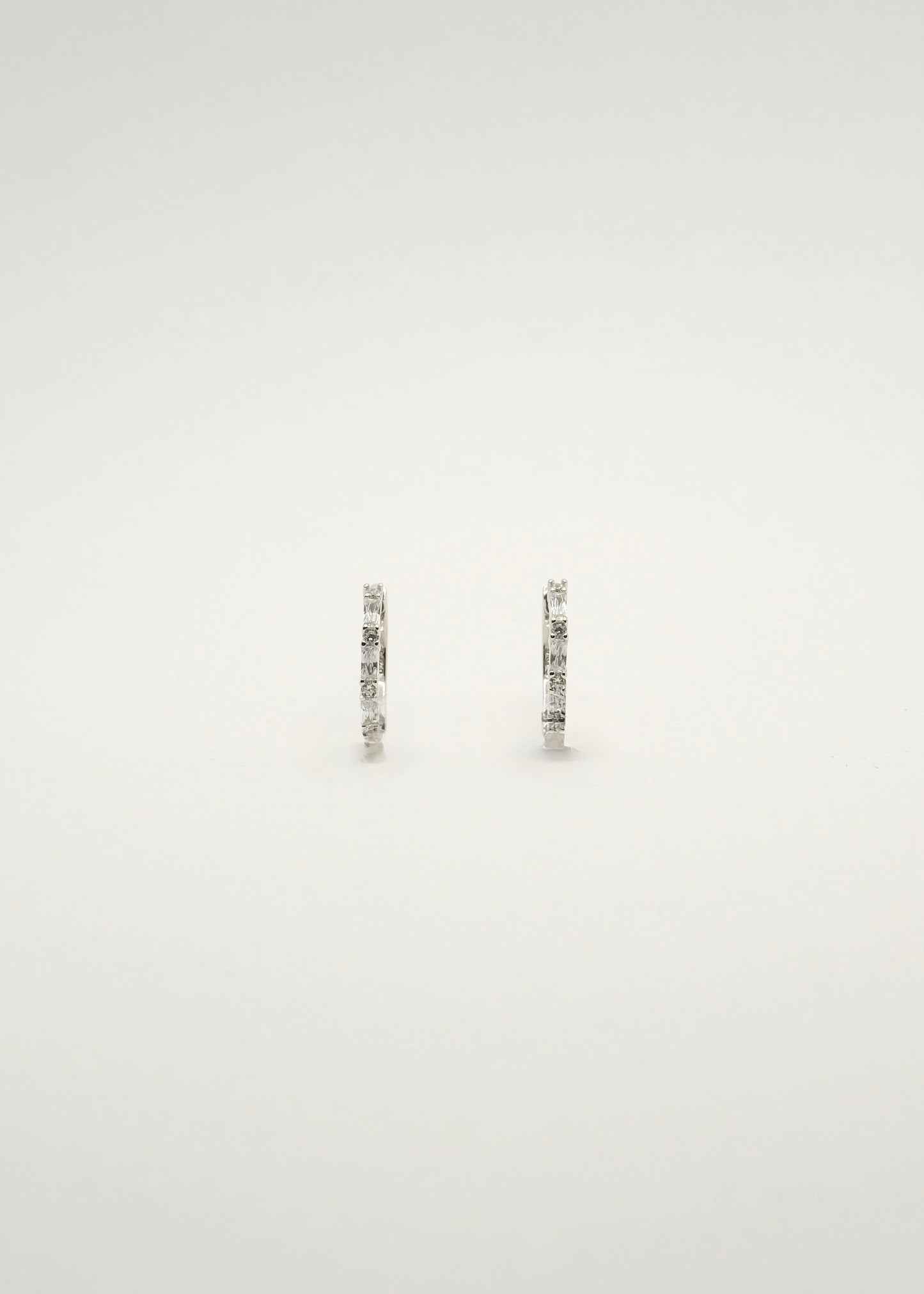 Créoles à charnière avec pierre en zirconium en argent et plaqué or