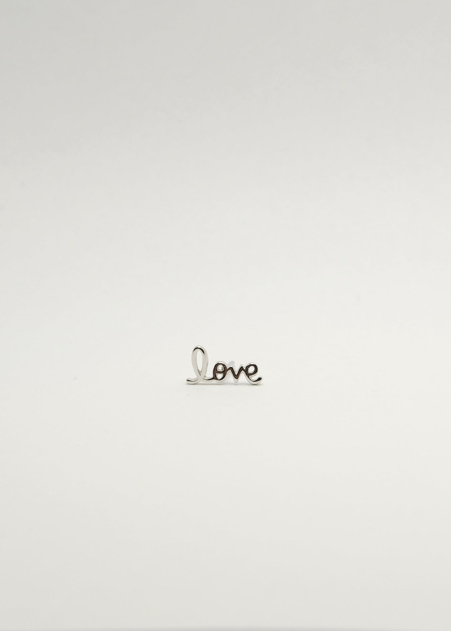 Clou d'oreille LOVE en argent et argent plaqué or