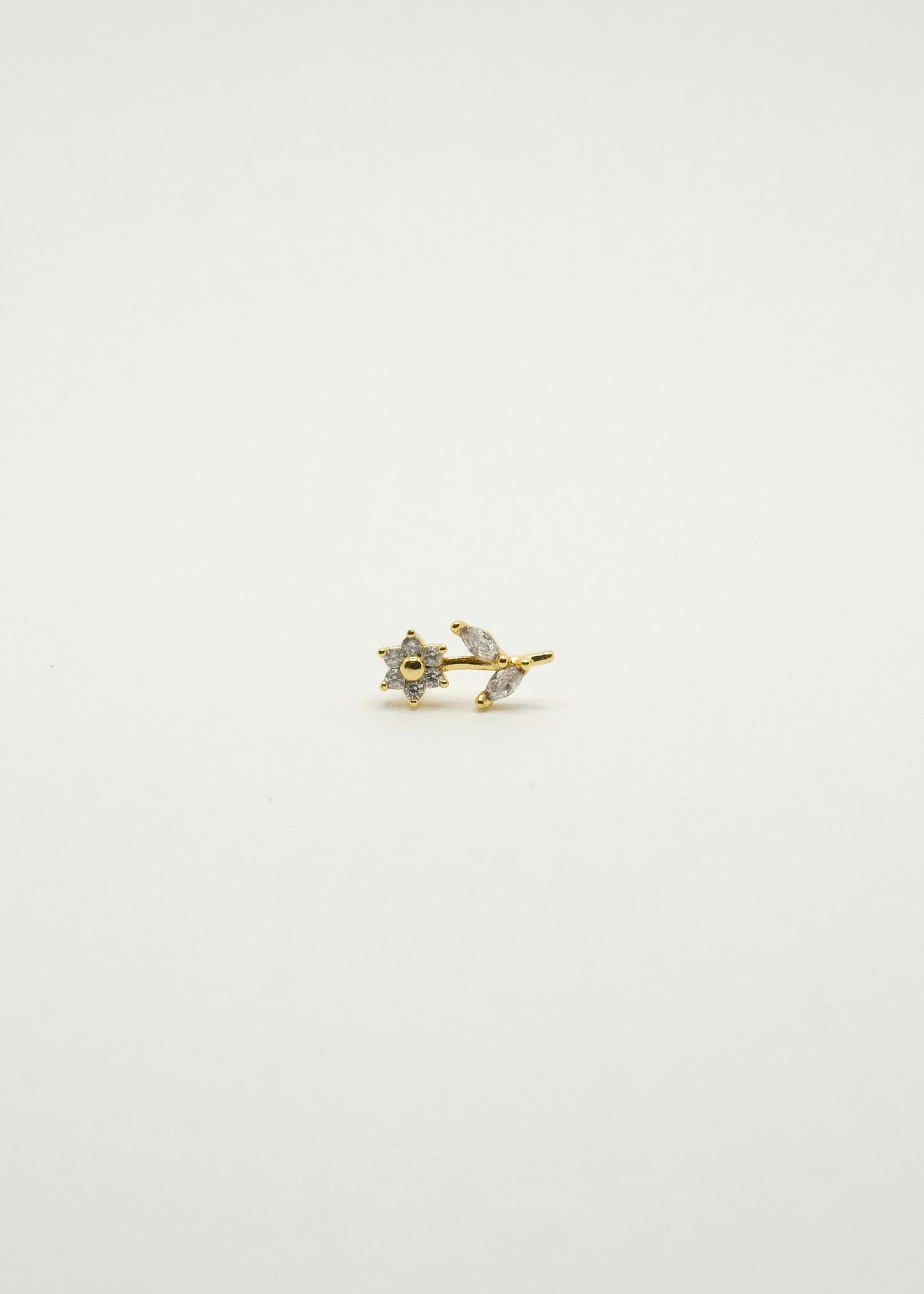 Clou d'oreille en forme de fleur avec tige en cuivre et plaqué or