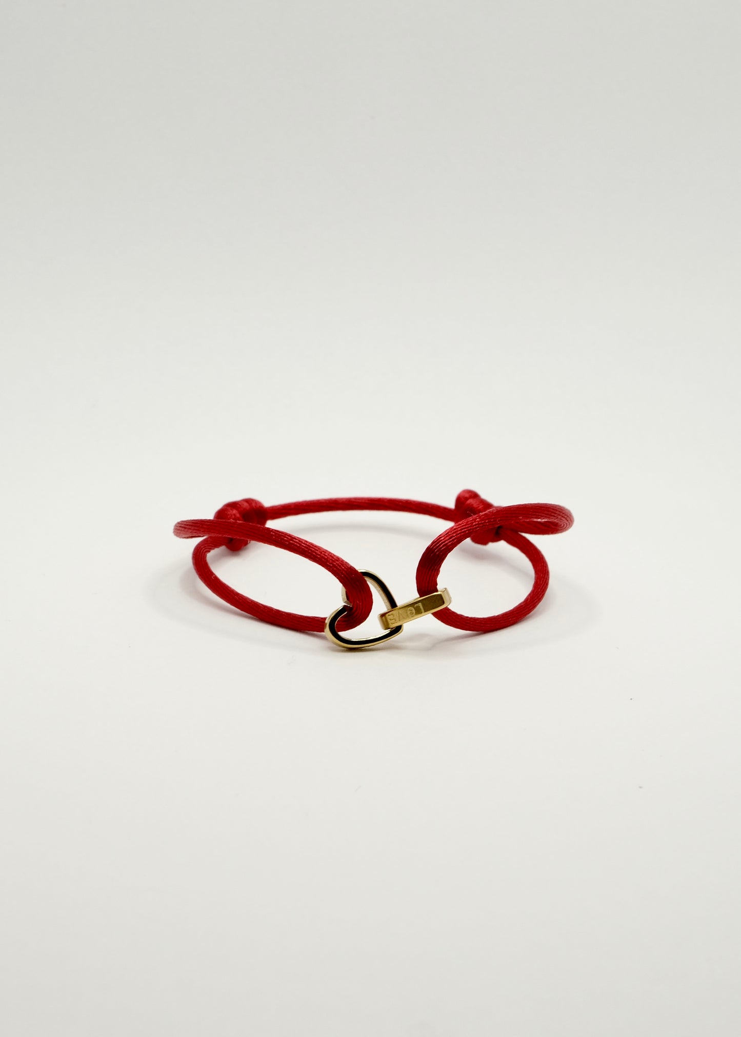 Bracelet sur cordon avec deux anneaux entrelacés en forme de cœur