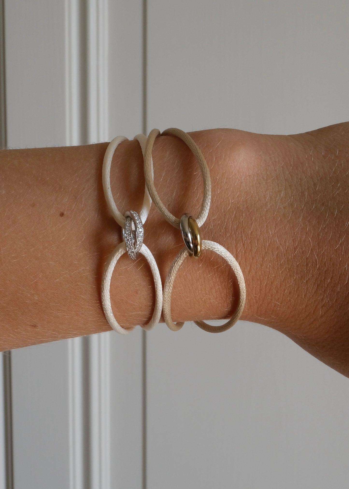 Bracelet en cordon avec double anneau avec zircon en argent rhodié