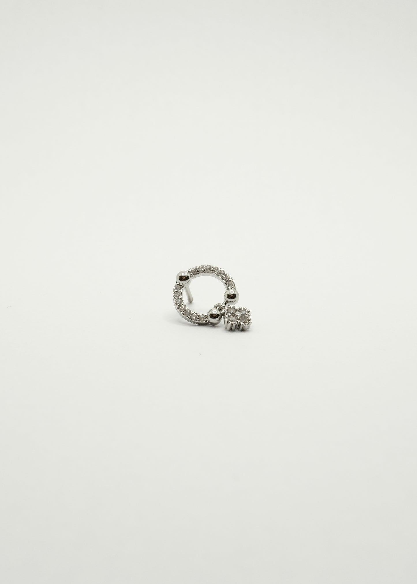 Clou d'oreille en forme de fleur avec anneau en cuivre et plaqué or