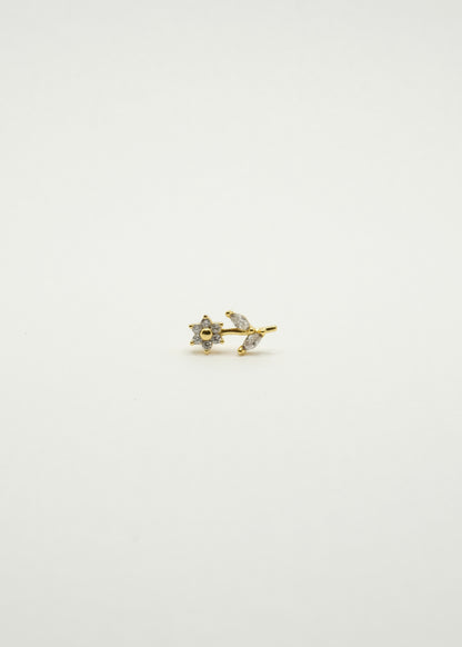 Clou d'oreille en forme de fleur avec tige en cuivre et plaqué or